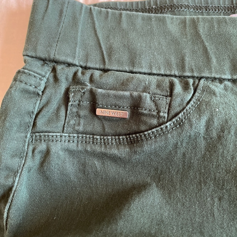 Nine West "Heidi" Pull-On Skinny Pants size 8 - Picture 8 of 8